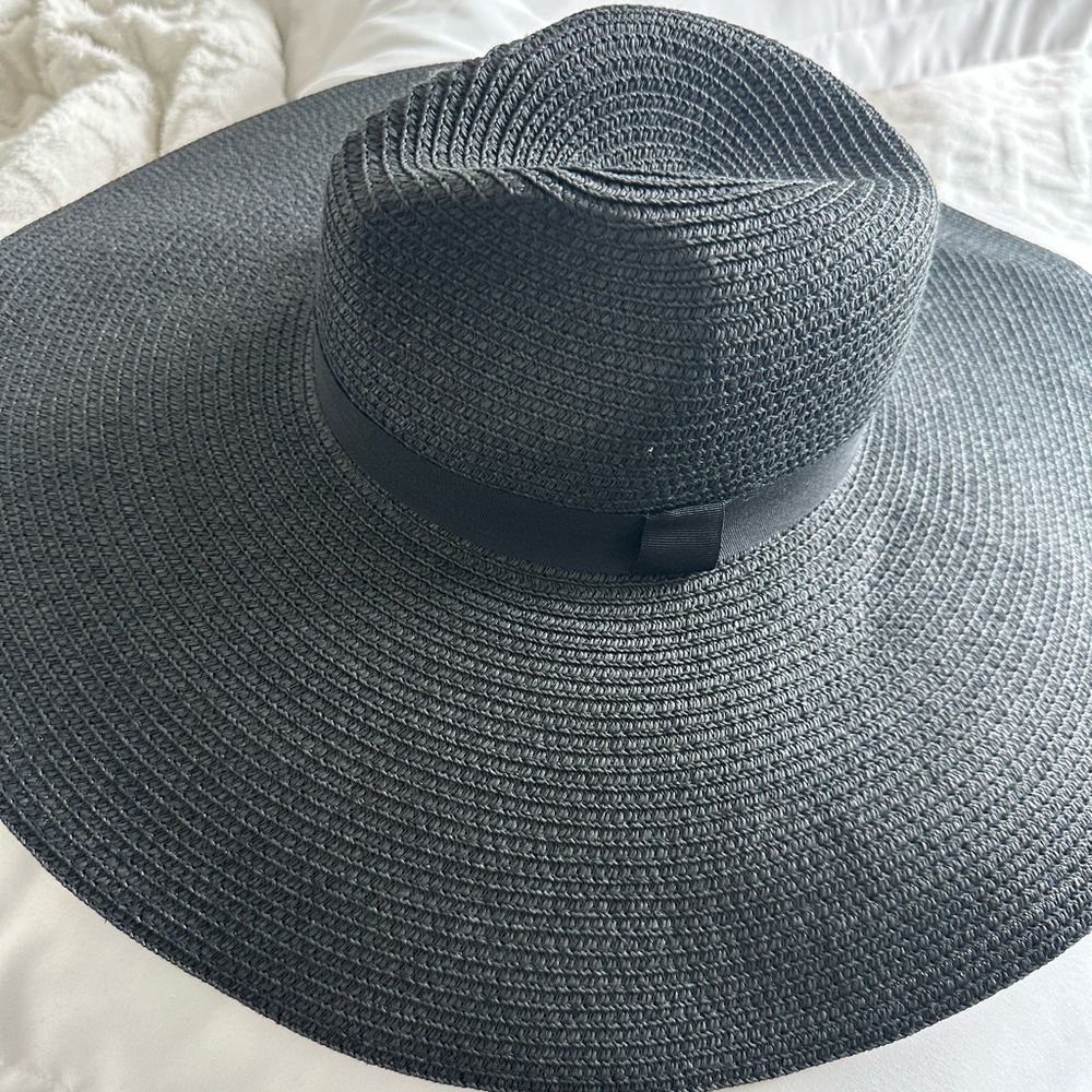 Black Wide Band Oversized Fedora-One Size (UK size)

PRETTYLITTLETHING.COM